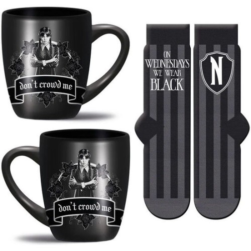 Set Regalo Con Taza Y Calcetines Wednesday En Color Negro 315 Ml