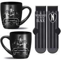 Set Regalo Con Taza Y Calcetines Wednesday En Color Negro 315 Ml