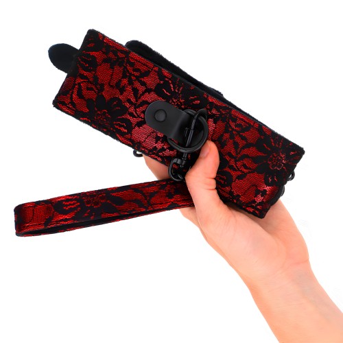 Kink Lace Collar With Leather Belt